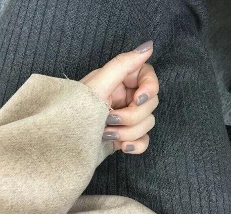 美甲配毛衣？美甲颜色怎么搭配才时尚暖暖哒