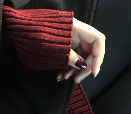 美甲配毛衣？美甲颜色怎么搭配才时尚暖暖哒