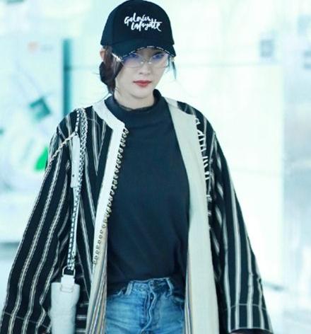 杨幂回应怀二胎 盘点杨幂近期发型少女感十足