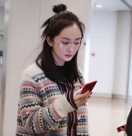 杨幂回应怀二胎 盘点杨幂近期发型少女感十足