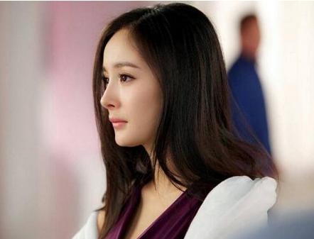 杨幂回应怀二胎 盘点杨幂近期发型少女感十足