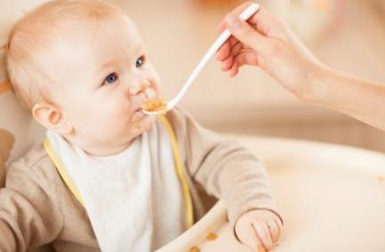 六个月的宝宝辅食 六个月的宝宝辅食