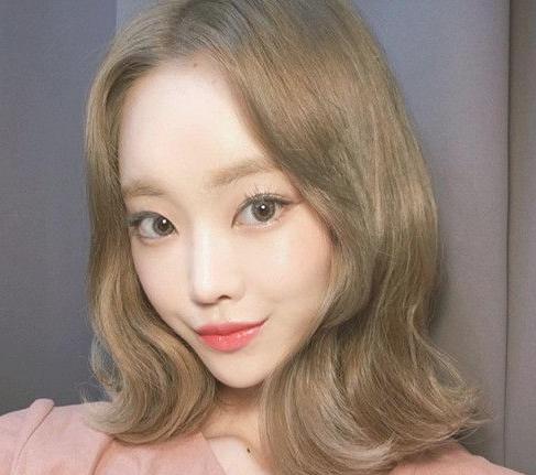 夏天适合染什么颜色的发色