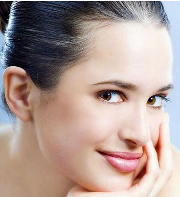 用什么洗脸可以收缩毛孔？如何正确洗脸收缩毛孔