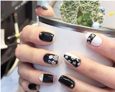 今年最新款美甲图片