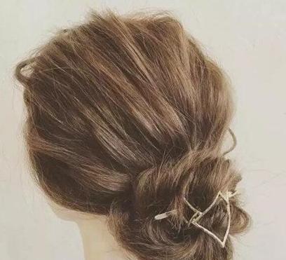 韩式蓬松盘发图片 时尚盘发发型优雅更知性