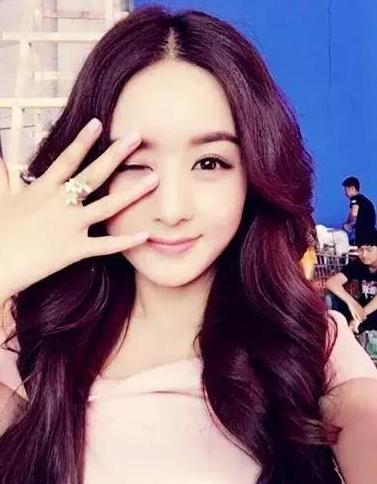 圆脸适合留什么发型？最适合圆脸的7款显瘦发型