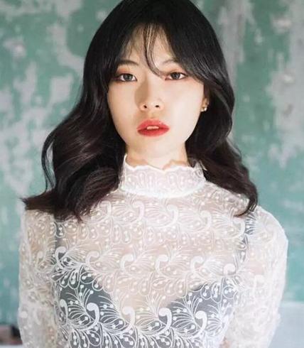 最新中长发发型图片