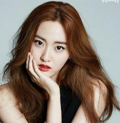 发量多的女生适合什么发型