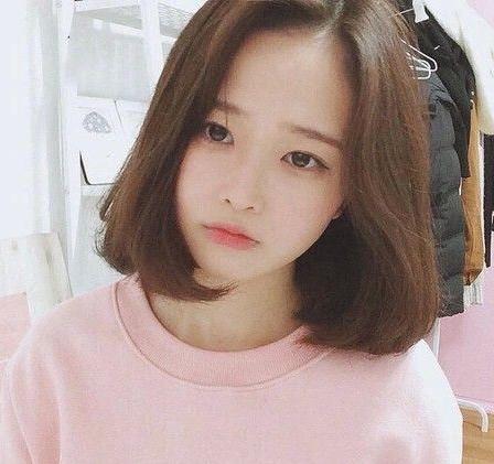 发量多的女生适合什么发型