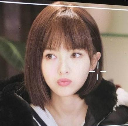 纠结刘海剪短还是留长？女星示范不同脸型的刘海搭配