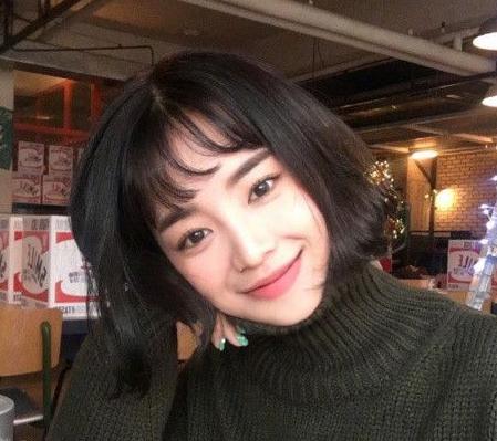 女生微卷短发发型图片