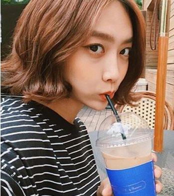 女生微卷短发发型图片