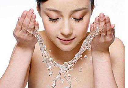 白糖洗脸能祛痘吗