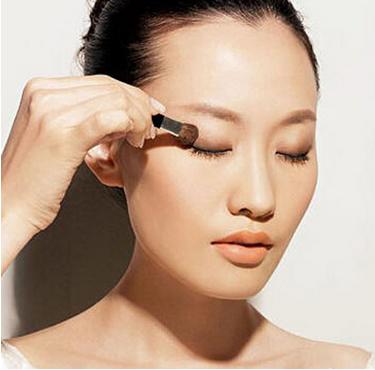 单眼皮如何涂眼影:单眼皮怎样画眼影图解