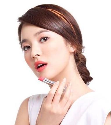 长直发女生扎什么发型好看