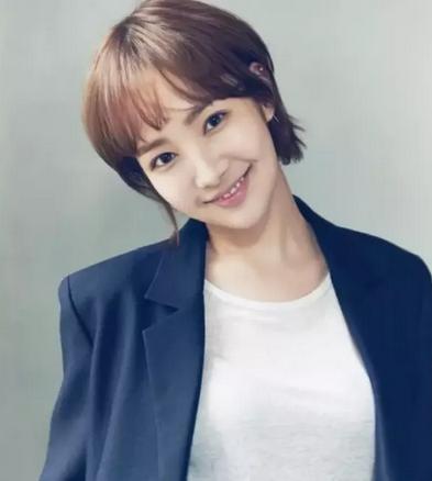 空气刘海又上时尚榜单 空气刘海最搭配的发型mei谁了