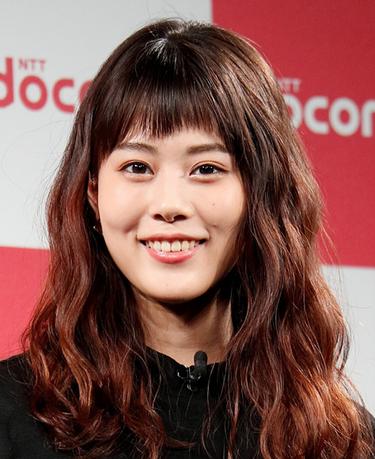 短刘海发型有毒么？这些女星剪了个个都美腻了