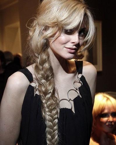 麻花辫太俗？N款好看的麻花辫发型美到你心坎