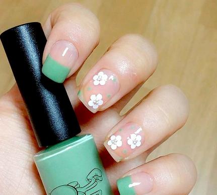 2017短款法式美甲图片