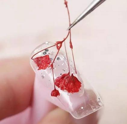 美甲粘干花教程