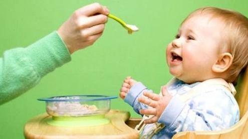 九个月的宝宝发育标准 九个月的宝宝发育标准