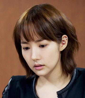 瘦脸女生短发发型