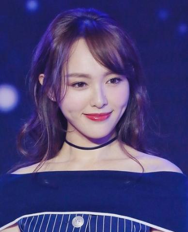 黑长直已经Out了 Follow空气卷潮流让时髦毫不费力