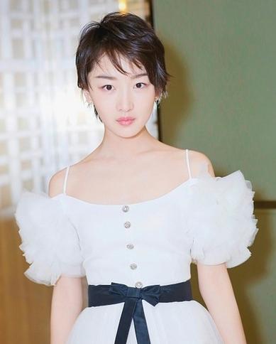 黑长直已经Out了 Follow空气卷潮流让时髦毫不费力