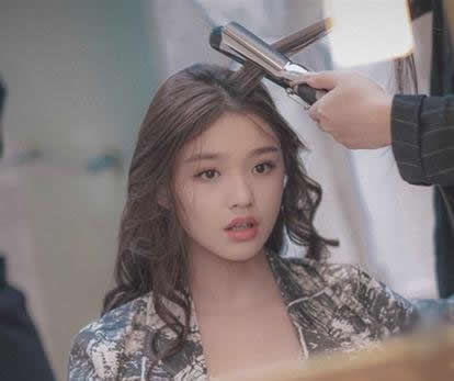 黑长直已经Out了 Follow空气卷潮流让时髦毫不费力