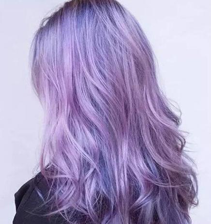 女生渐变色染发发型