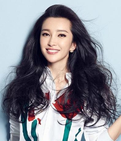 侧分发型怎么弄？性感蓬松的侧分发万能撩人高手