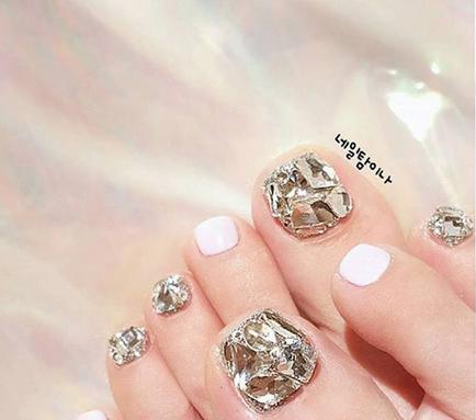 带钻美甲图片2017款式