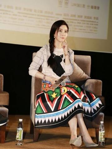 麻花辫的编法 麻花辫的编法