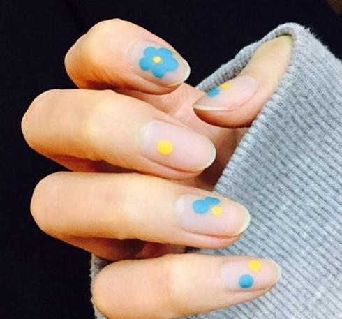 美甲小清新简约图案