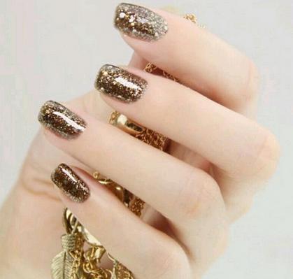 画法式美甲的技巧