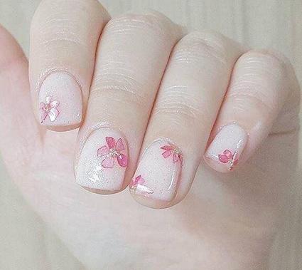 画法式美甲的技巧