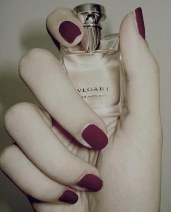 夏季指甲油颜色搭配