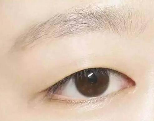 单眼皮怎么画眼线图解
