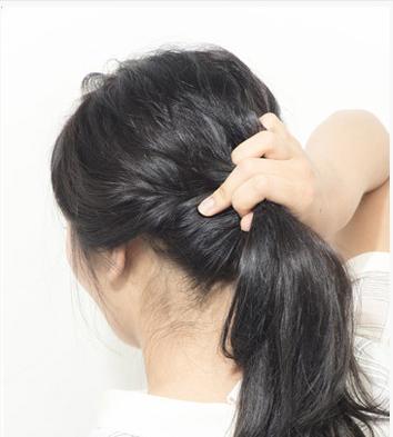 卷发怎么扎马尾好看