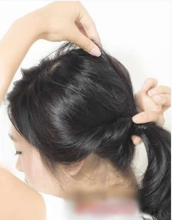 卷发怎么扎马尾好看