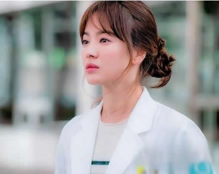 简单漂亮的马尾辫扎法