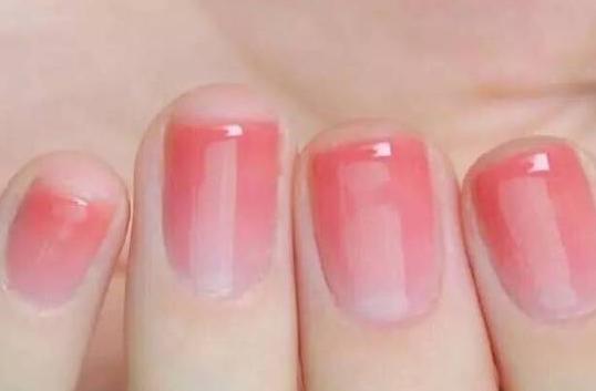 DIY渐变美甲教程 DIY渐变美甲教程