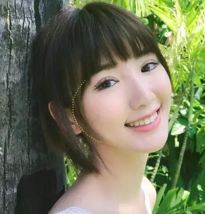 哪种刘海显脸小？明星最爱的c形刘海当然是首选