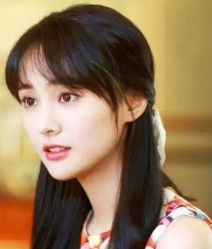 哪种刘海显脸小？明星最爱的c形刘海当然是首选