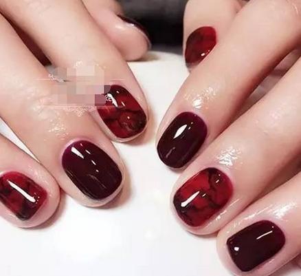 指甲宽短扁的美甲图片