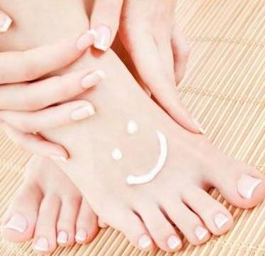 手脚冰凉是什么原因 手脚冰凉是什么原因