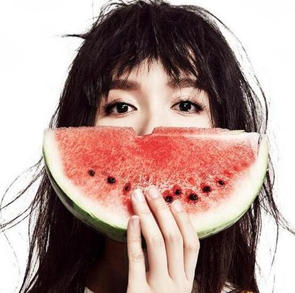 圆脸妹子适合什么发型 圆脸妹子适合什么发型