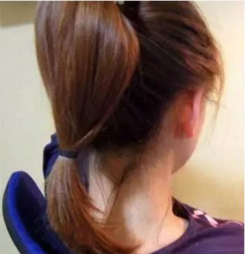 矮个子怎么扎头发显高