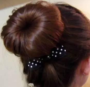 矮个子怎么扎头发显高